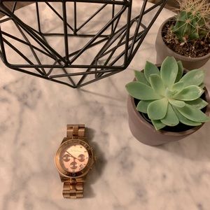 Sexy & Stylish Marc Jacobs Rose Gold Watch